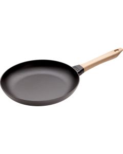 Staub Bratpfanne auf Gusseisen mit Holzgriff